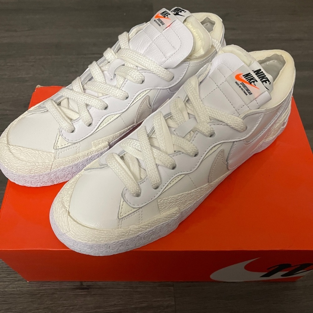 NIKE Sacai x Blazer Low 'White Patent' DM6443-100 - Picture 3 of 9